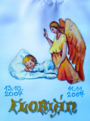 košieľka do krstu - chlapček s anjelom na vankúšiku - vypísaný